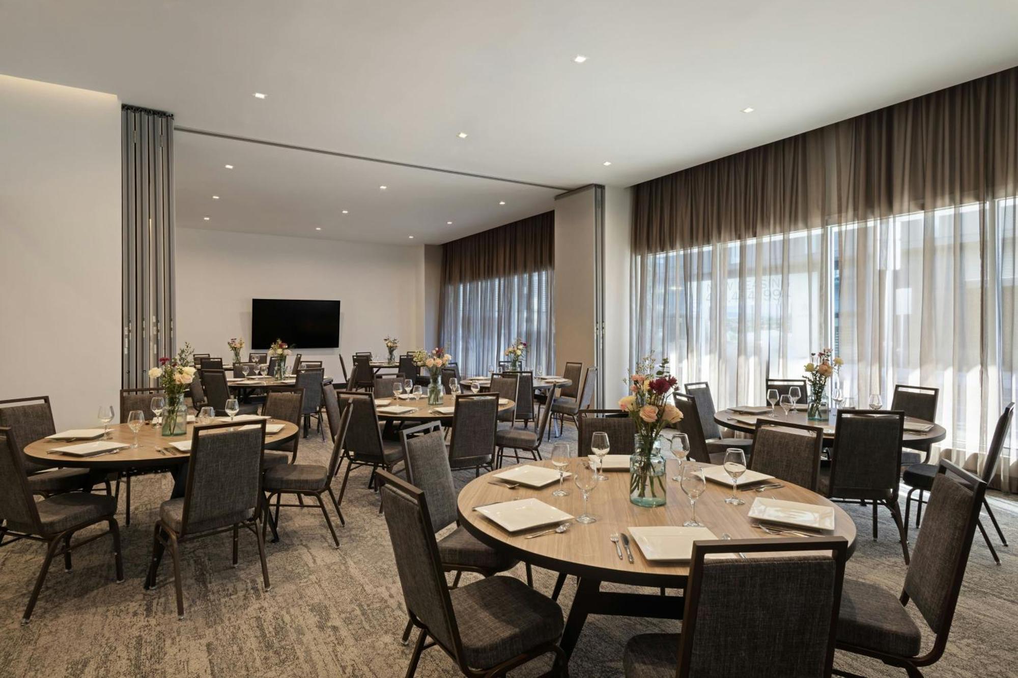 Ac Hotel By Marriott Beverly Hills, Los Angeles